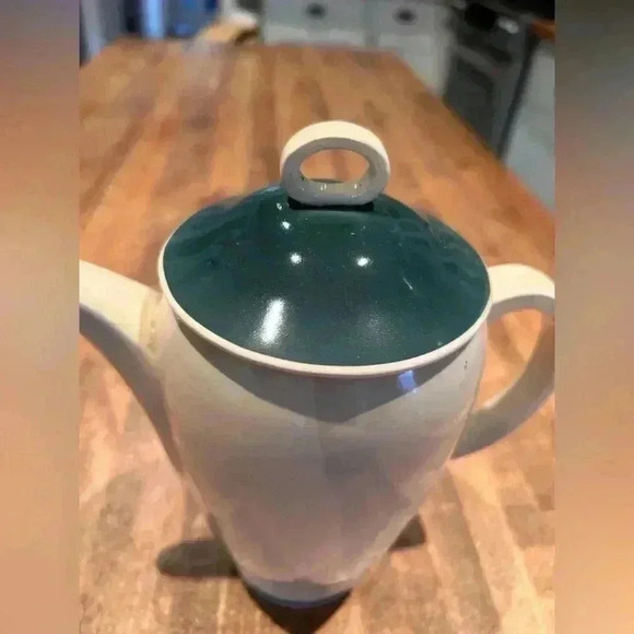 1930’s Vintage Susie Cooper Coffee/Tea Pot, Creamer  and Cups in Cream and Green - Picture 2 of 12